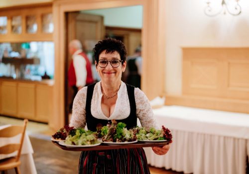 Gasthof_zur_Post_Raisting_Servicekraft